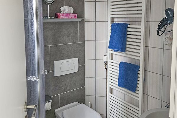 Ferienwohnung 4 - Badezimmer